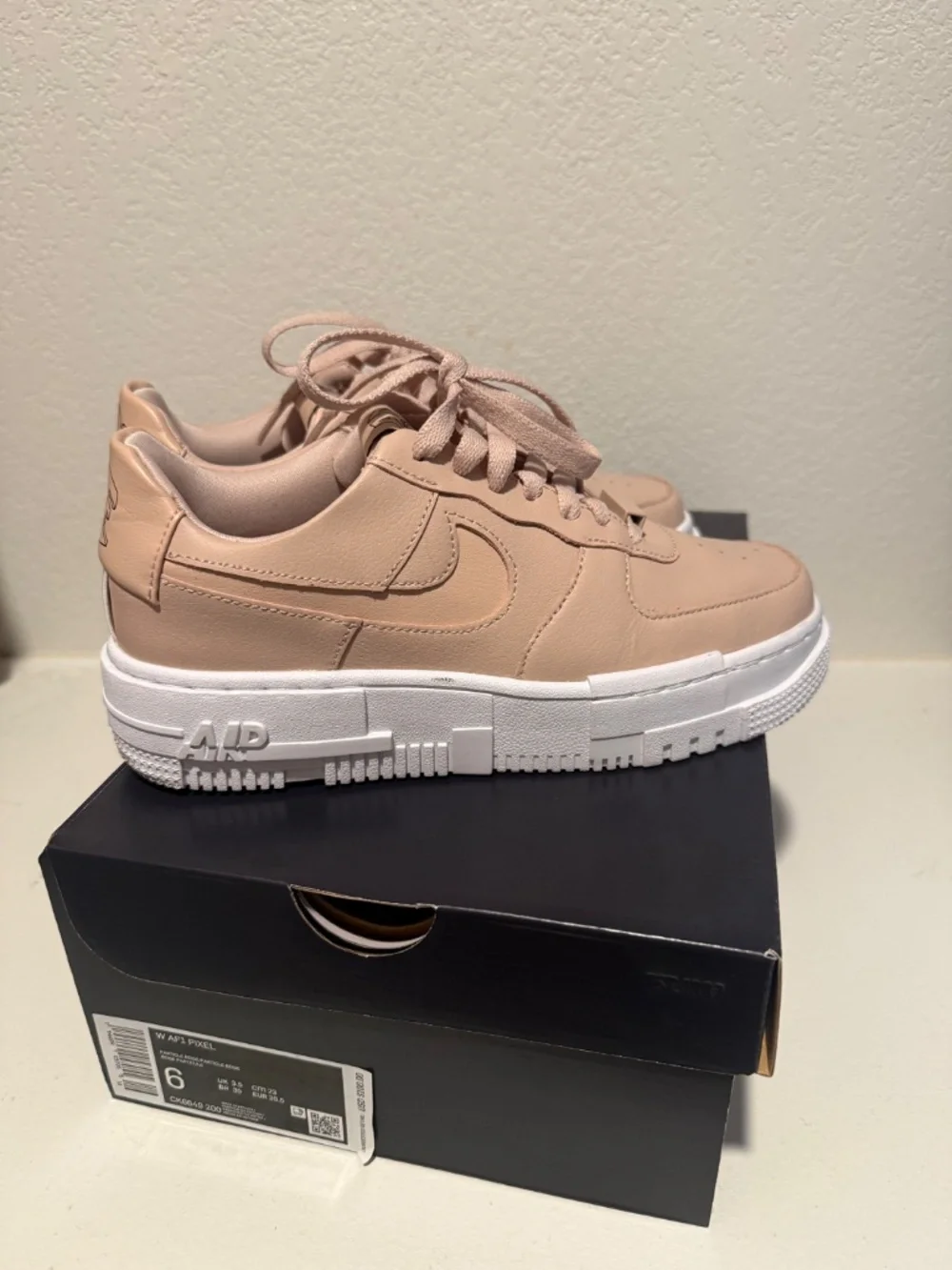 Nike W AF1 Pixel